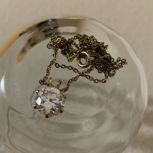 18’’ vintage, gold necklace with crystal diamond round pendant in gold setting - Picture 9 of 14